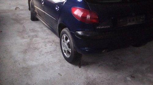 Dezmembrez Peugeot 206 1998