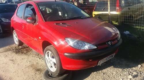 Dezmembrez peugeot 206 4 usi rosu an 2004 2.0 hdi cod motor RHY