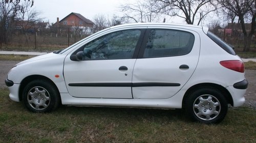 Dezmembrez Peugeot 206 an 1999 motor 1.4 benzina.