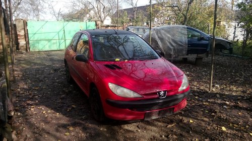 Dezmembrez Peugeot 206, an 2002, motor 1100