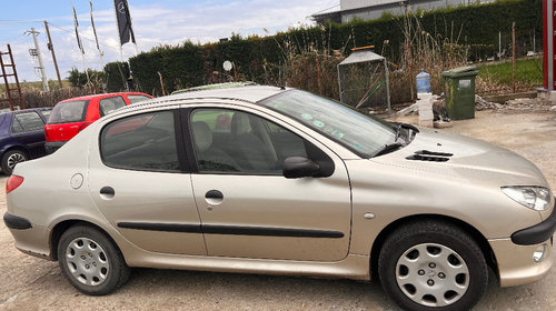 Dezmembrez Peugeot 206 berlina limuzina 1.4i KFW 89.000 km