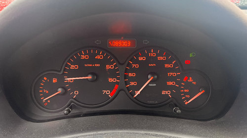 Dezmembrez Peugeot 206 berlina limuzina 1.4i KFW 89.000 km