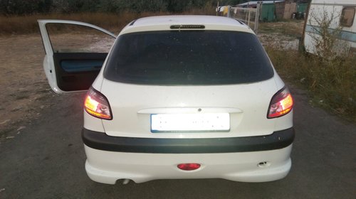 Dezmembrez Peugeot 206 coupe