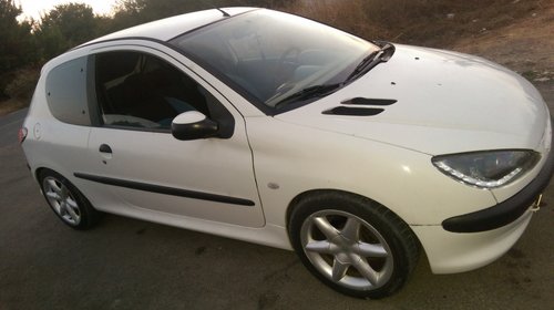 Dezmembrez Peugeot 206 coupe