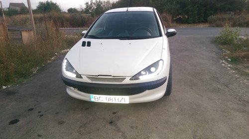 Dezmembrez Peugeot 206 coupe