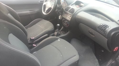 Dezmembrez Peugeot 206 diesel 1.4 HDI din 200