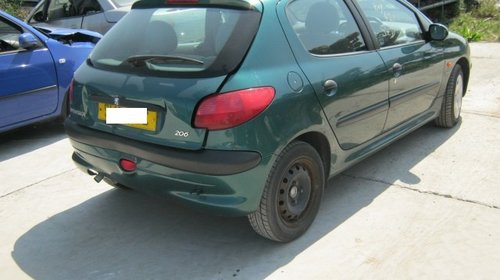 Dezmembrez Peugeot 206 din 1998, 1.4b,