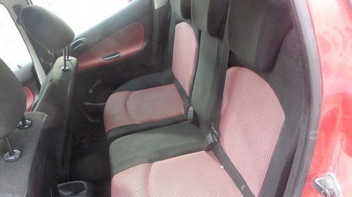 Dezmembrez Peugeot 206 din 2003