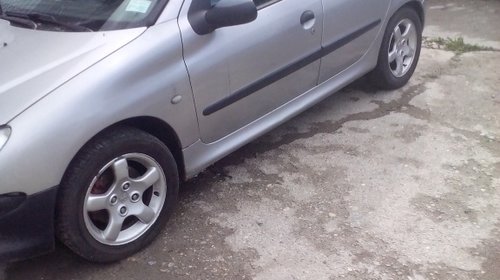 Dezmembrez peugeot 206 hdi 2,0