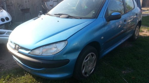 Dezmembrez Peugeot 206 motor 1.4 benzina ieftin