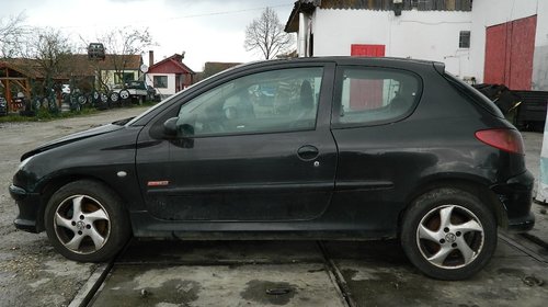 Dezmembrez Peugeot 206 , motor 1.6 Diesel