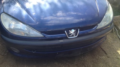 Dezmembrez peugeot 206