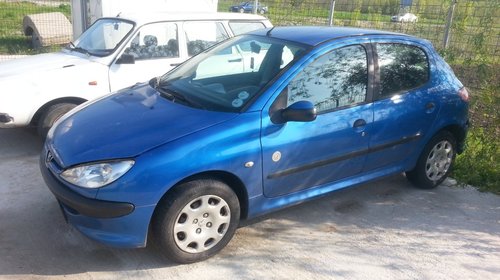 Dezmembrez Peugeot 206