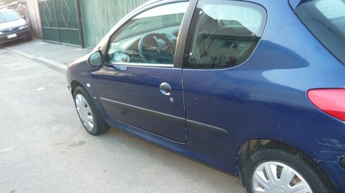 Dezmembrez peugeot 206