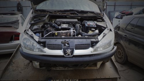 Dezmembrez Peugeot 206