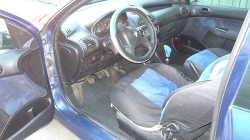 Dezmembrez peugeot 206