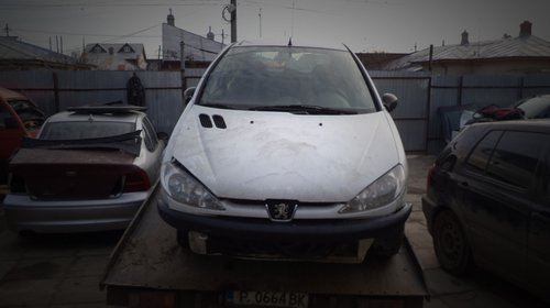 Dezmembrez Peugeot 206