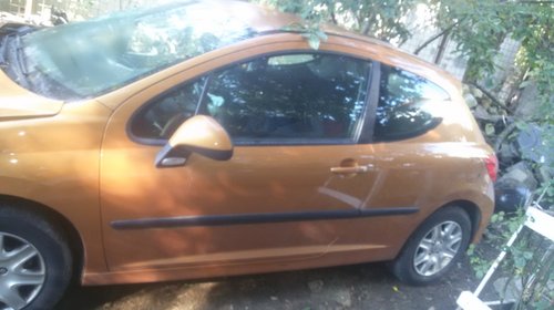 Dezmembrez Peugeot 207 1.6hdi