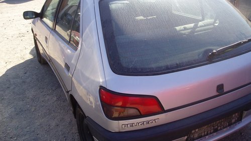 Dezmembrez Peugeot 306