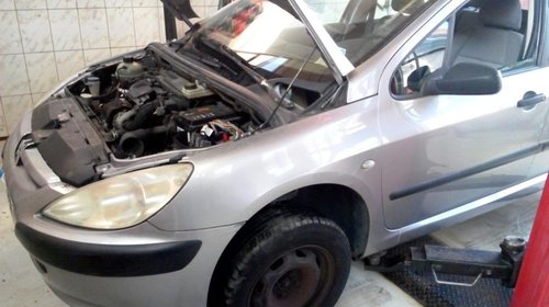 Dezmembrez Peugeot 307 1.4 HDI motor 8HZ an 2