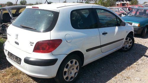 Dezmembrez Peugeot 307 1.4hdi an 2002