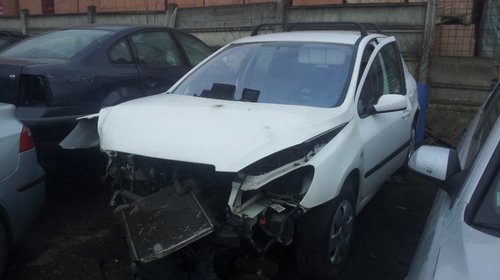 Dezmembrez Peugeot 307 2.0 HDI 90 cp accident