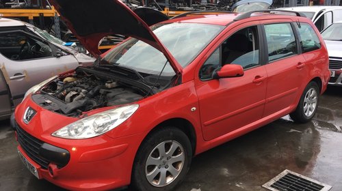 Dezmembrez Peugeot 307 2005 COMBI 1.6 HDI