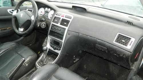 Dezmembrez Peugeot 307 CC din 2005