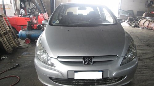 Dezmembrez Peugeot 307 din 2003