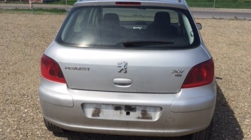 Dezmembrez Peugeot 307 gri 1,6hdi an 2003