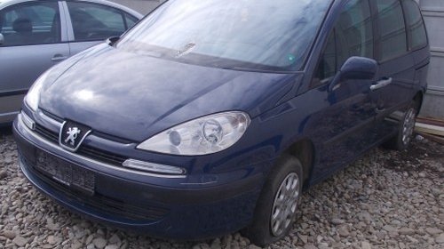 Dezmembrez Peugeot 807 ,an 2004