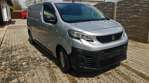 Dezmembrez Peugeot Expert 2.0 BlueHDI an 2017 cod motor AHK Scudo / Jumpy