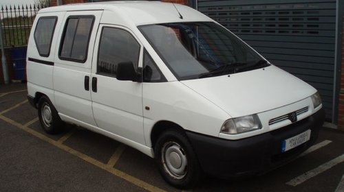 Dezmembrez Peugeot Expert din 2002