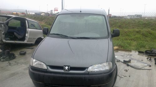 Dezmembrez Peugeot Partner 1.9 D