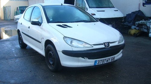 Dezmembrez Peugeot 206 1.4 benzina an 2000