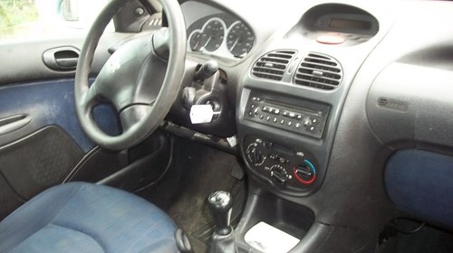 Dezmembrez Peugeout 206 1.4 HDI an 2000