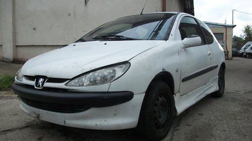 Dezmembrez Peugeot 206 1.4 HDI an 2000