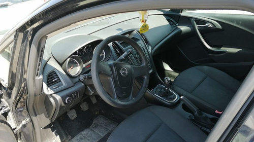 Dezmembrez piese Opel Astra j 1.4i 2012