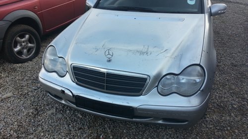 Dezmembrez piese pentru Mercedes C220