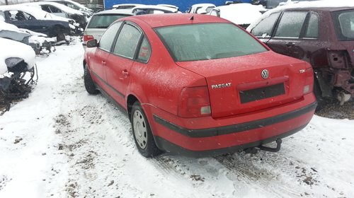 Dezmembrez piese pentru Volkswagen Passat din 2000