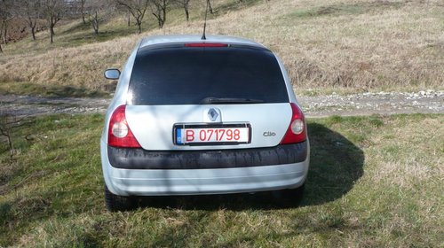 Dezmembrez,Piese Renault Clio 2 Hatchback 2 usi 1.5 dci euro 3 Gri Metalizat
