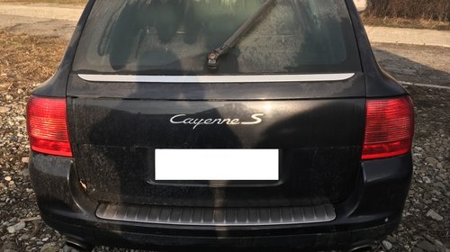 Dezmembrez Porsche Cayenne S din 2004 , motor