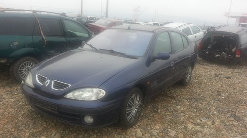 Dezmembrez Renault Megane din 2002