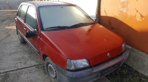 Dezmembrez Renault Clio 1 1.4 benzina