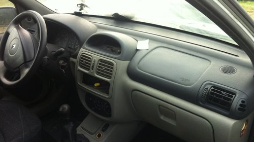 Dezmembrez Renault clio 1,4 16v  2006