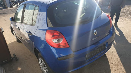 Dezmembrez Renault Clio 1.4 benzina an 2006 cod motor K4J-G7