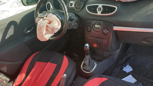 Dezmembrez Renault Clio 1.4 benzina an 2006 cod motor K4J-G7