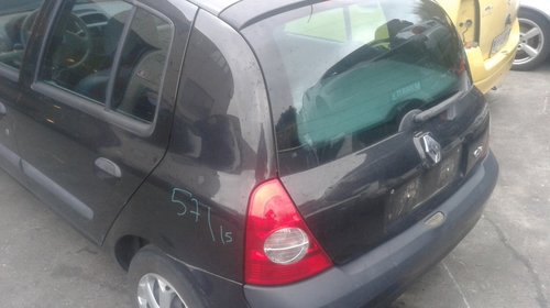 Dezmembrez renault clio 1.5 DCI 2002