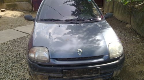 Dezmembrez RENAULT CLIO 2. 1.2 benzina 2000