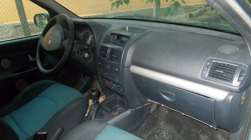 Dezmembrez renault clio 2 1.5 dci anul 2001